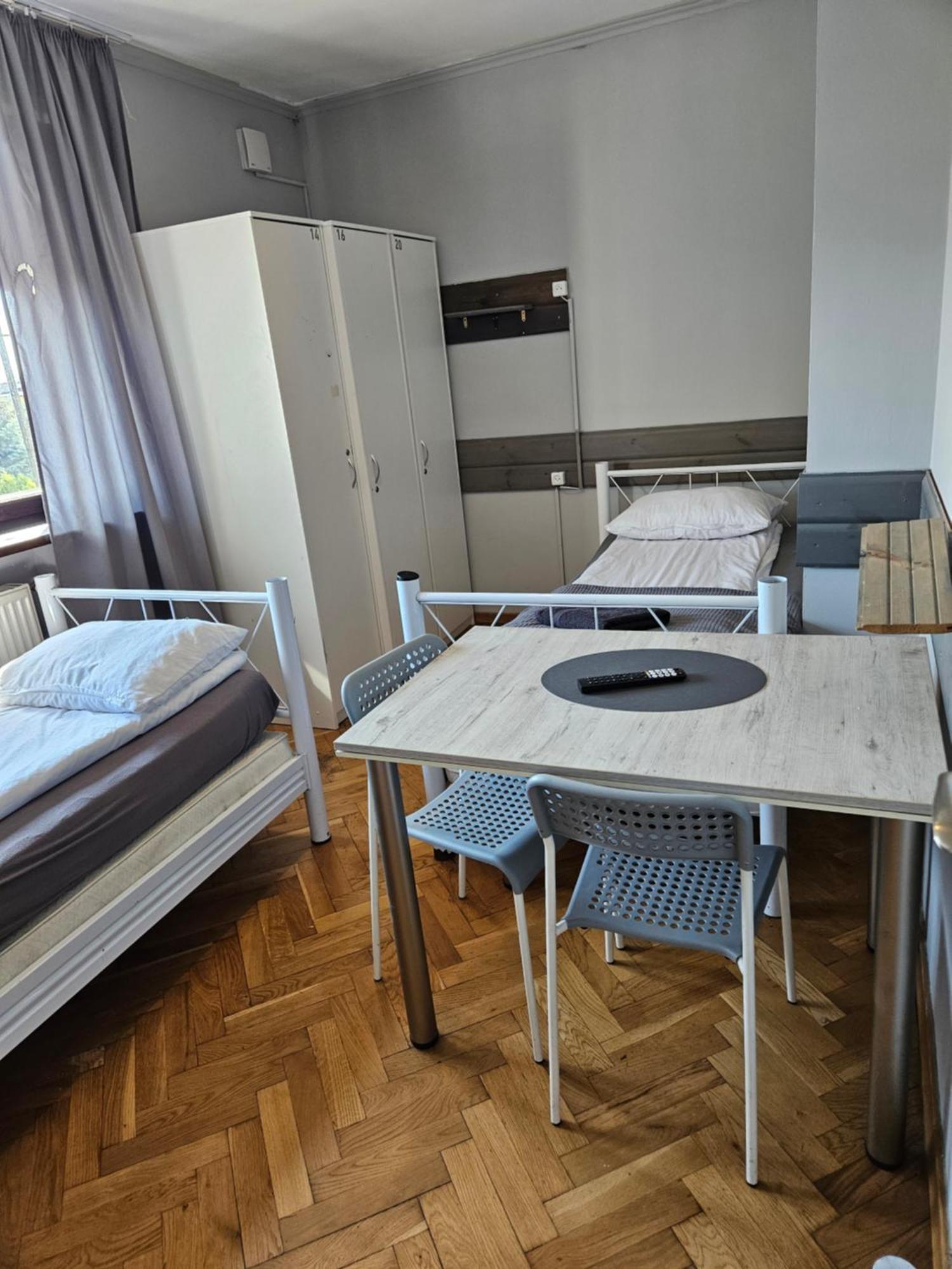 Pokoje Pracownicze Кімнати Для Працівників,Гуртожиток Swarzędz Buitenkant foto