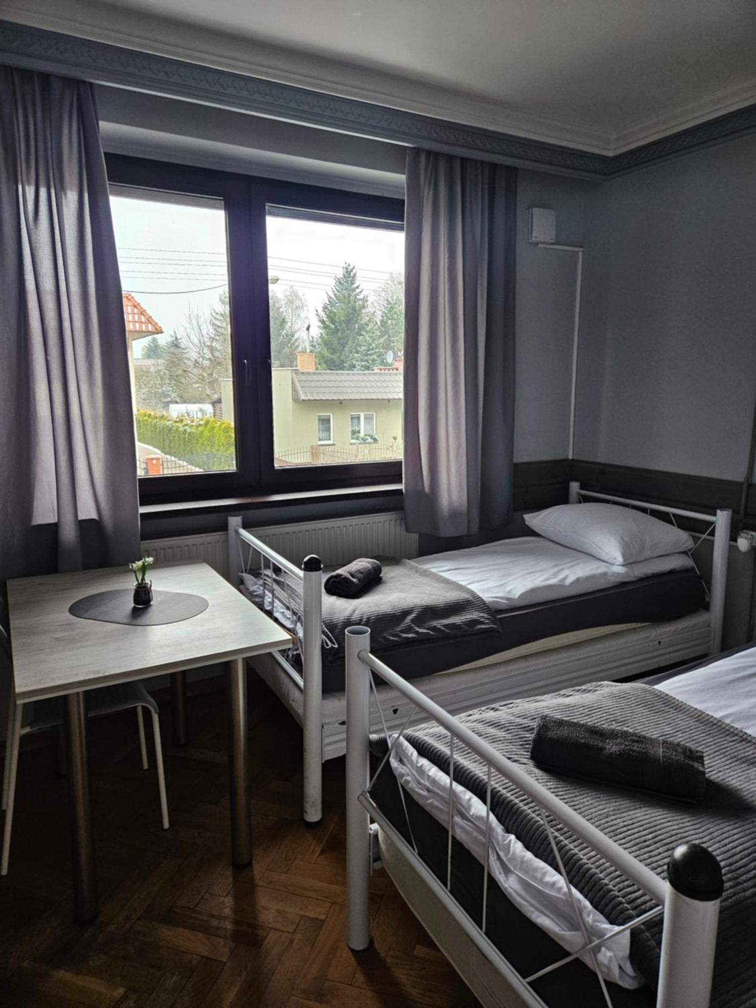 Pokoje Pracownicze Кімнати Для Працівників,Гуртожиток Swarzędz Buitenkant foto
