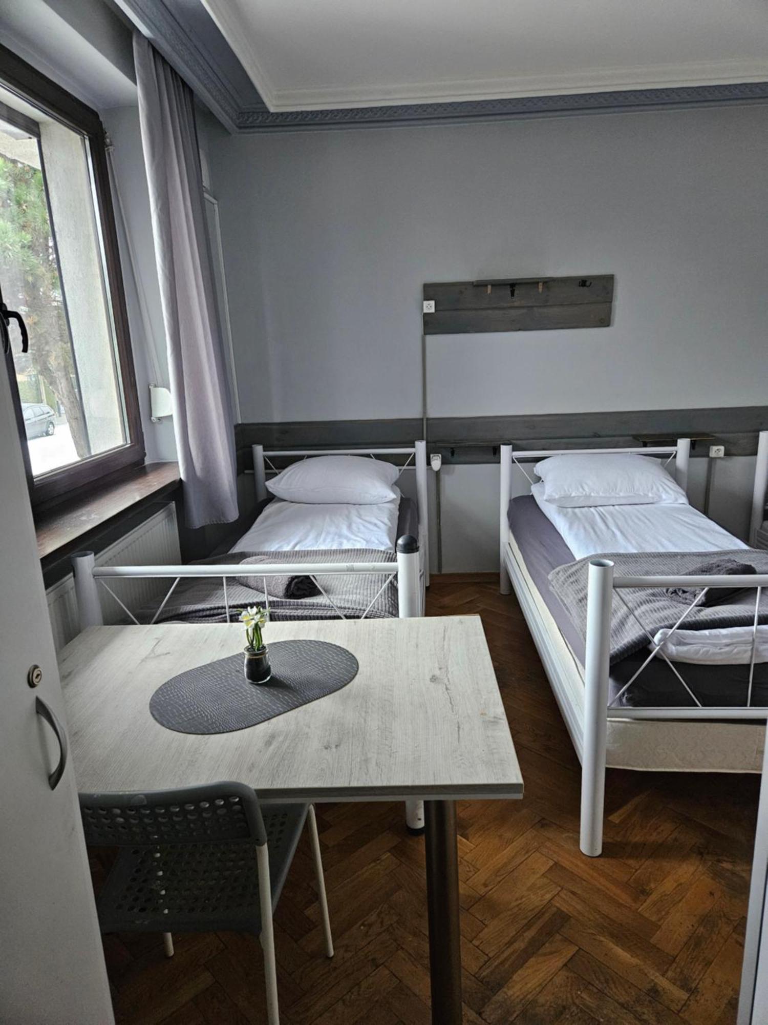 Pokoje Pracownicze Кімнати Для Працівників,Гуртожиток Swarzędz Buitenkant foto