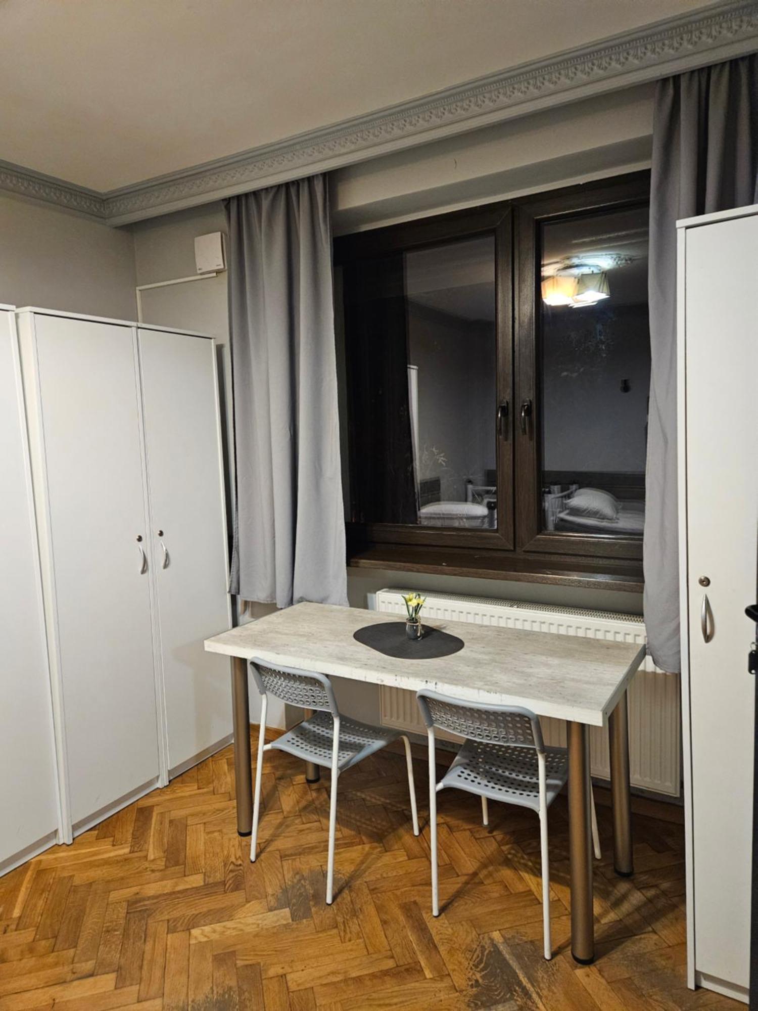 Pokoje Pracownicze Кімнати Для Працівників,Гуртожиток Swarzędz Buitenkant foto