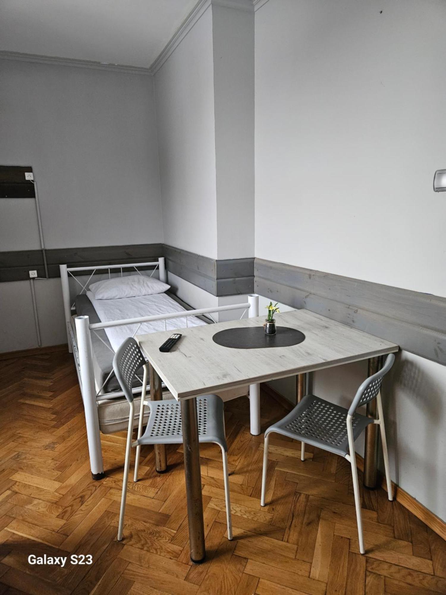 Pokoje Pracownicze Кімнати Для Працівників,Гуртожиток Swarzędz Buitenkant foto